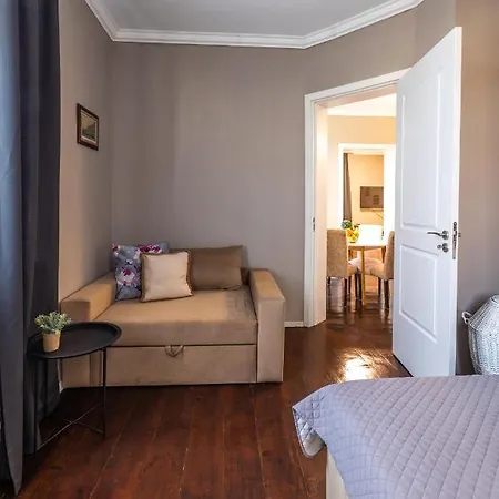 The Old House ✵ 2Bd Flat * Warna