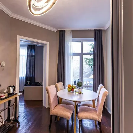 The Old House ✵ 2Bd Flat Apartment *